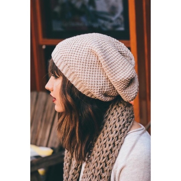 ❗️LAST ONE❗️🆑 Slouchy Knit Beanie - Picture 3 of 5